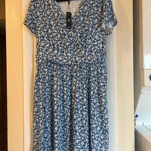 NWT Beautiful blue Floral Dress size XXL